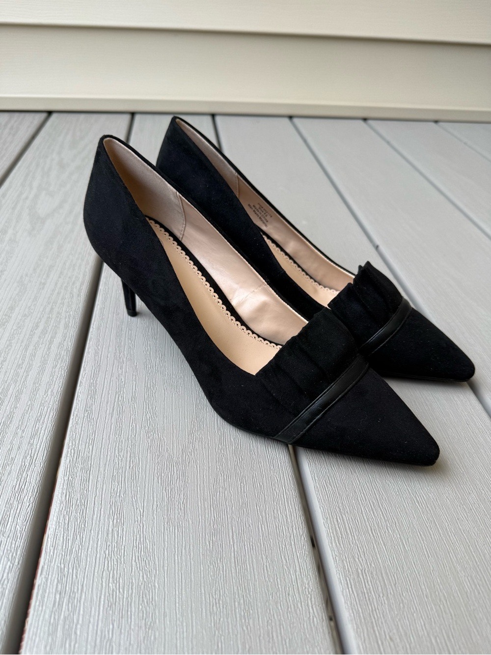 Journee Collection Marek Black Faux Suede Ruffle Pointed Toe Pumps Heels 9.5